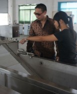 馬來(lái)西亞XHJ環(huán)球貿(mào)易公司訂購(gòu)我公司兩貨柜的洗菜機(jī)和脫皮機(jī)