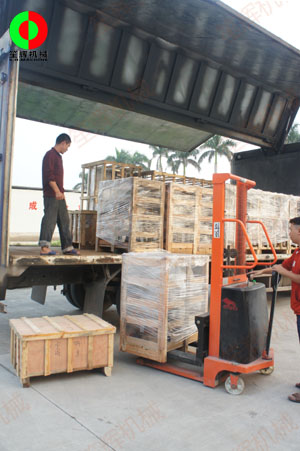 越南經(jīng)銷客戶訂購的魚蝦采肉機(jī)及球根莖切菜機(jī)于近日出貨。