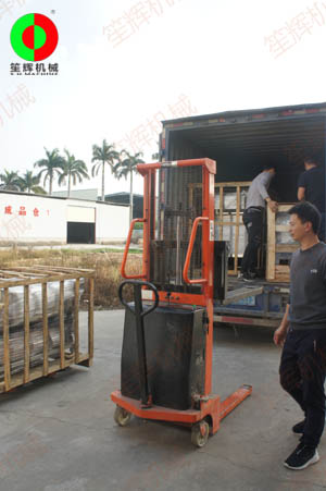 廣西客戶訂購渦流洗菜機(jī)及相關(guān)蔬果加工機(jī)械順利出貨