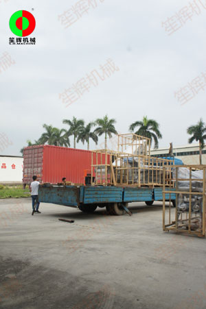 上?？蛻舳ㄖ频臏u流洗菜機(jī)及相關(guān)生產(chǎn)線組合設(shè)備發(fā)貨了...