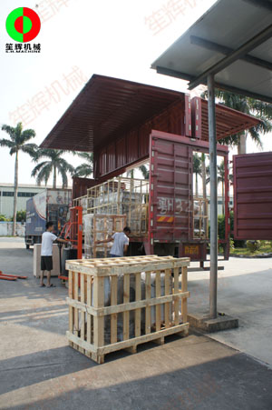 一批蔬果加工處理設(shè)備順利裝車出貨，目的地山東