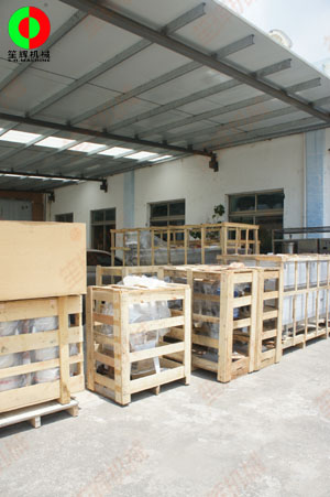 一批蔬果加工處理設(shè)備準(zhǔn)備裝車發(fā)貨，交付客戶！