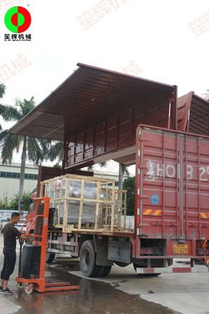 客戶訂購的一批各類蔬果加工機(jī)械按時(shí)出貨!