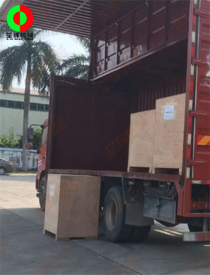 越南客戶訂購的水產(chǎn)加工設(shè)備裝車發(fā)貨，按期交付！