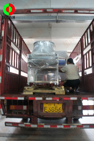 大雨影響發(fā)貨，貨車直接開進(jìn)廠房裝車也必須按期交付客戶！