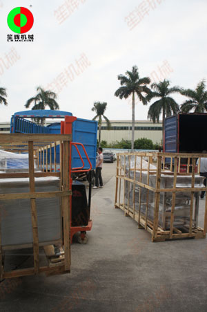 兩貨車(chē)蔬果加工機(jī)械設(shè)備發(fā)貨交付客戶！