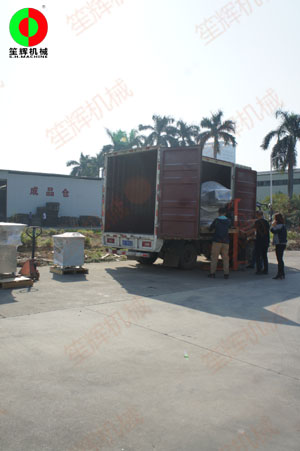 大型斬排骨機(jī)及切肉機(jī)貨拉拉專(zhuān)車(chē)發(fā)貨交付客戶!