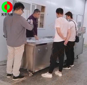 蔬菜清洗設(shè)備送達(dá)客戶現(xiàn)場(chǎng),并考察其后續(xù)改造項(xiàng)目設(shè)備需求！