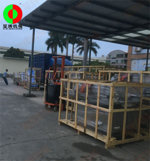 兩批客戶訂購的兩批蔬果加工設(shè)備同時裝車發(fā)貨！