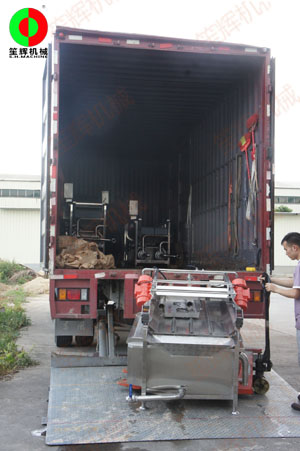 客戶物流自提多套渦流洗菜機組,裝車發(fā)貨！