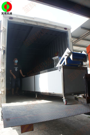 氣泡洗菜機專車發(fā)貨交付經(jīng)銷客戶！