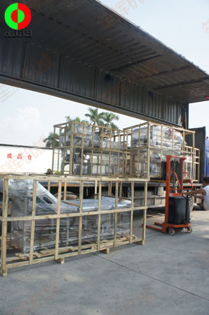 某地經(jīng)銷商定購的無損洗菜機、氣泡洗菜機及渦流清洗線由兩部專車發(fā)貨！