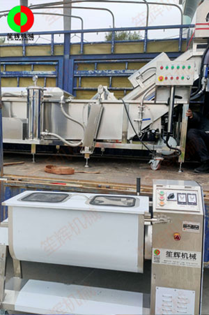 廣州客戶訂購的全網(wǎng)鏈氣泡清洗機、攪拌機裝車交付客戶！