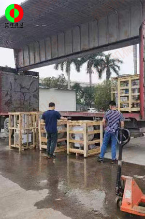 削皮機(jī)、切菜機(jī)、薯?xiàng)l機(jī)等一批蔬果加工設(shè)備發(fā)往海南?？?！