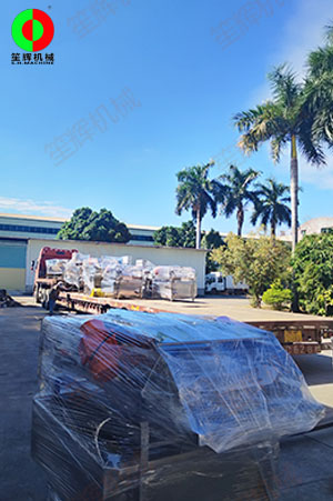 兩條蔬果清洗加工設備線裝車交付上?？蛻?！