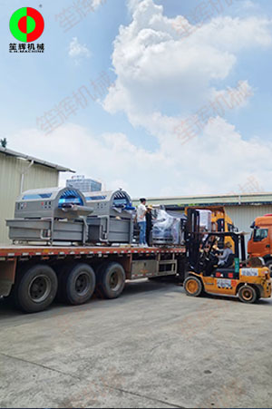 客戶訂購的智能渦流清洗線裝車出貨！