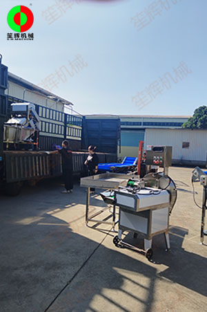 洗菜機(jī)切菜機(jī)脫水機(jī)等一批果蔬凈菜加工設(shè)備發(fā)往海南省客戶(hù)！